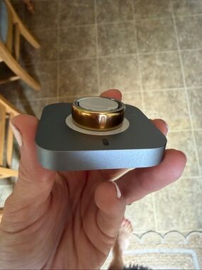 Rose gold Oura ring
